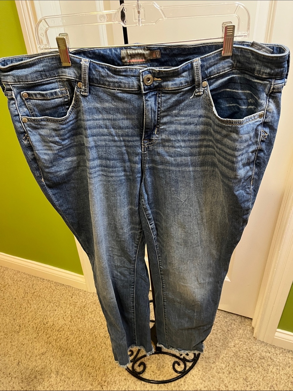 EUC Torrid Minimal Distressing Indigo Boyfriend Jeans